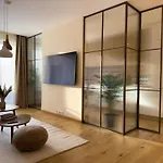 Cozy Elegant Stay With Mountain Views & Parking