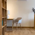 Cozy Elegant Stay With Mountain Views & Parking