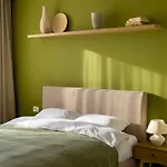 Cozy Elegant Stay With Mountain Views & Parking
