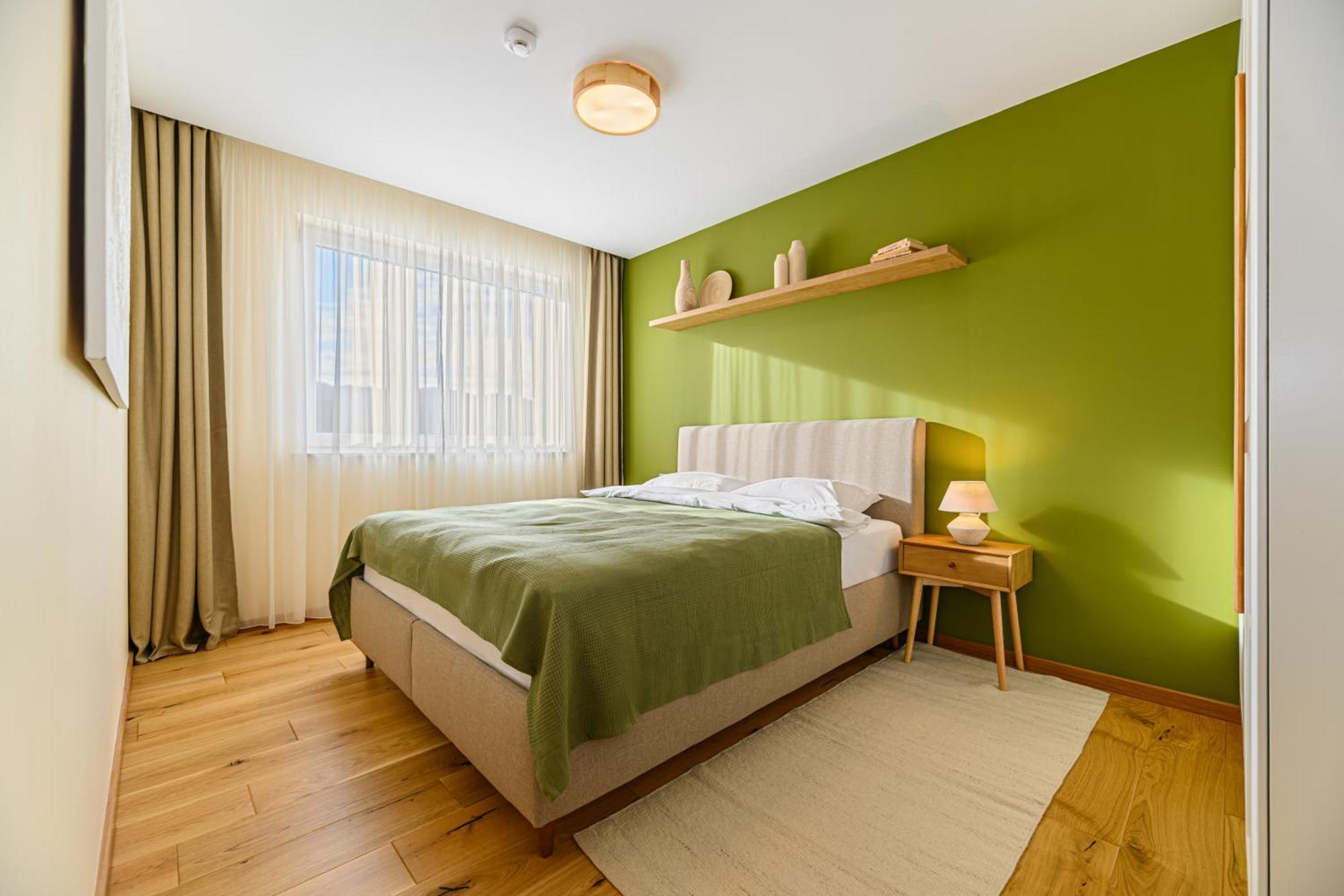 Cozy Elegant With Mountain Views & Parking